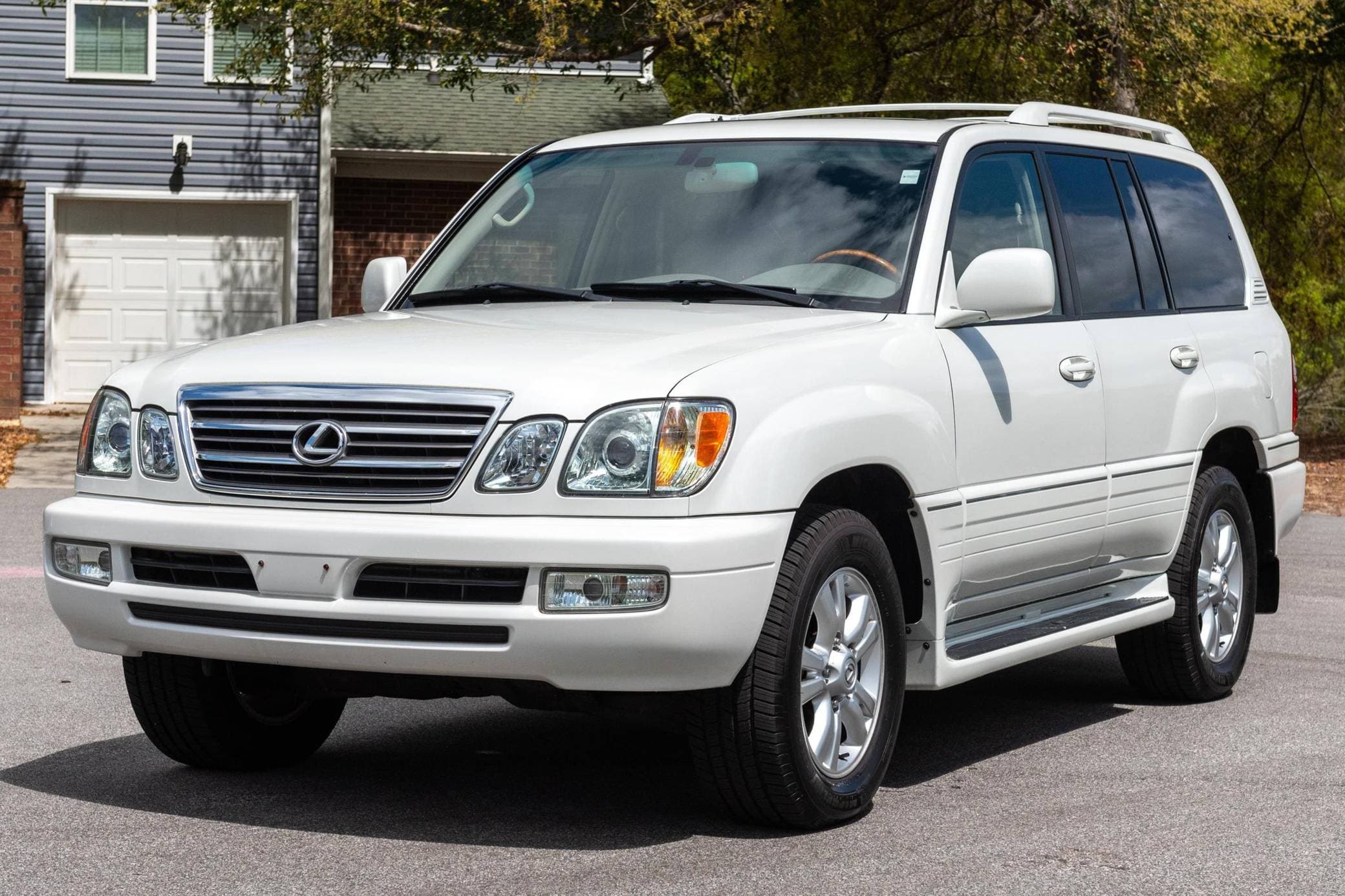 2005 Lexus LX sold for $34,050