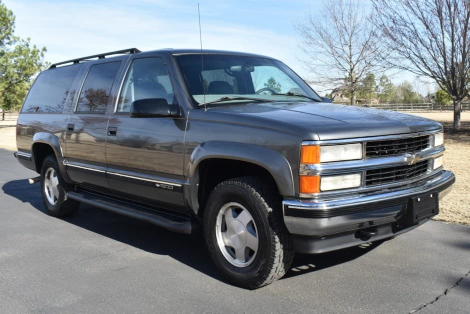 1999 Chevrolet Suburban (GMT400 1992-1999) sold for $9,850