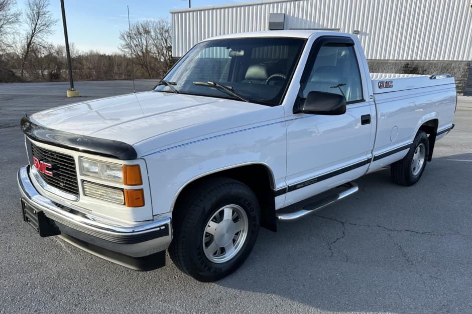 1997 GMC Sierra (GMT400 1988-2002) sold for $9,000