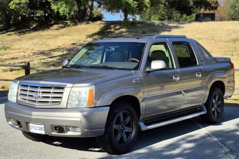 2003 Cadillac Escalade & EXT GMT800 (2002-2006) sold for $16,250