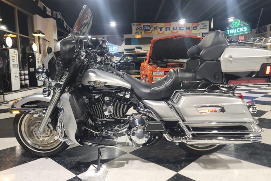 2003 Harley-Davidson Touring sold for $11,000