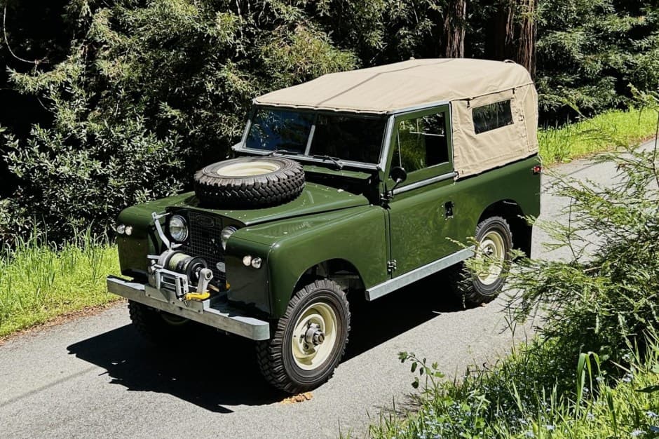 1970 Land Rover Series 88 sold for $40,250