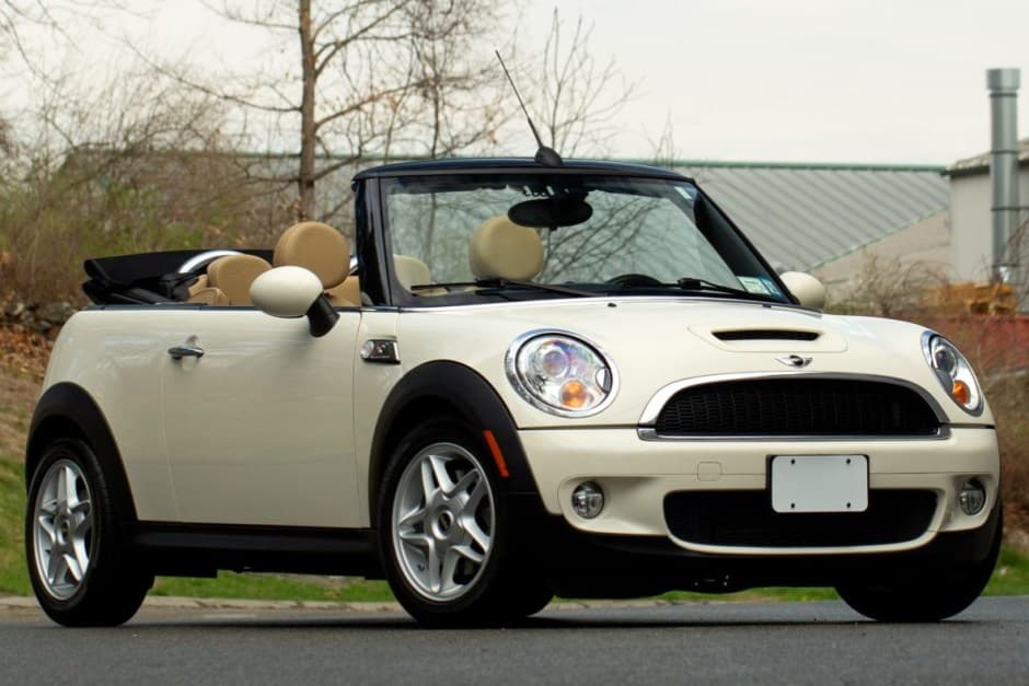 2010 Mini R57 Convertible sold for $12,750