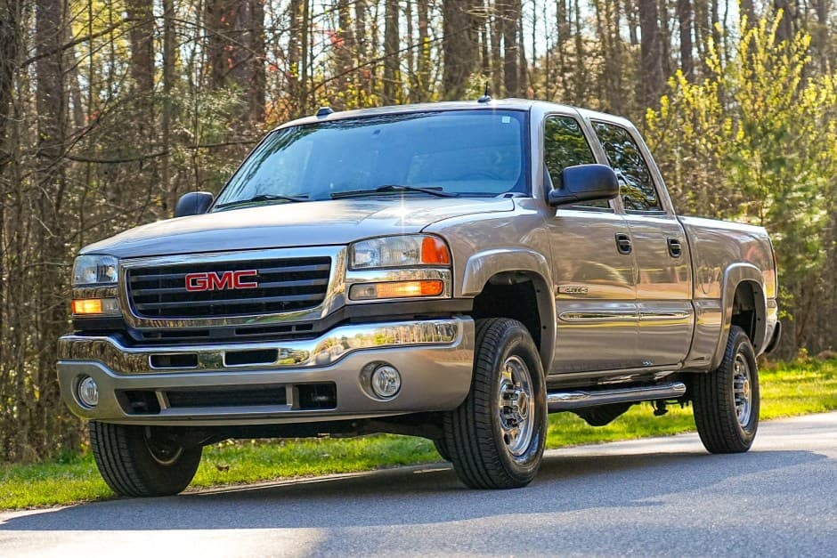 2004 GMC Sierra HD (GMT800 2000-2007) sold for $28,000