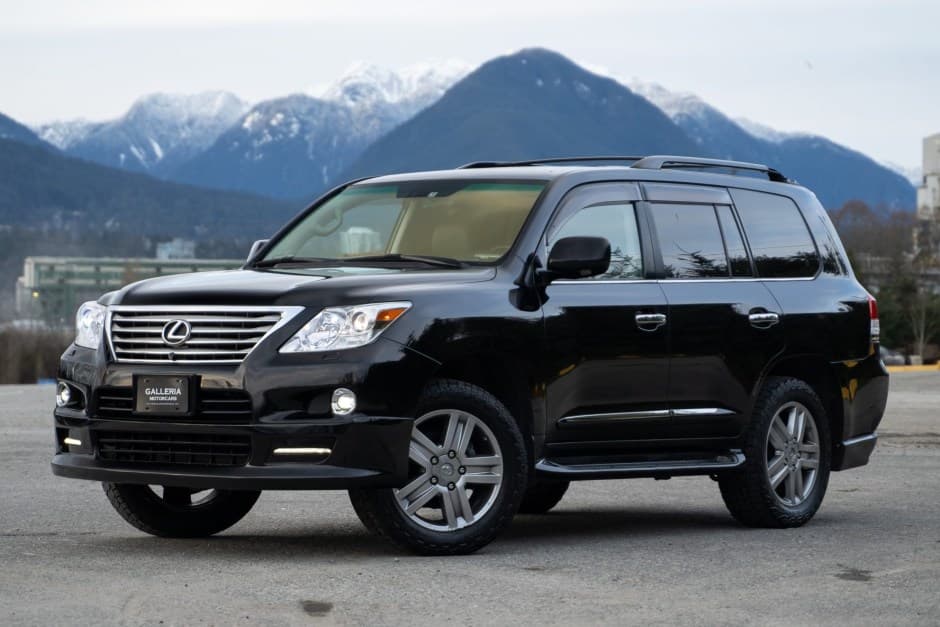 2008 Lexus LX570 sold for $27,850