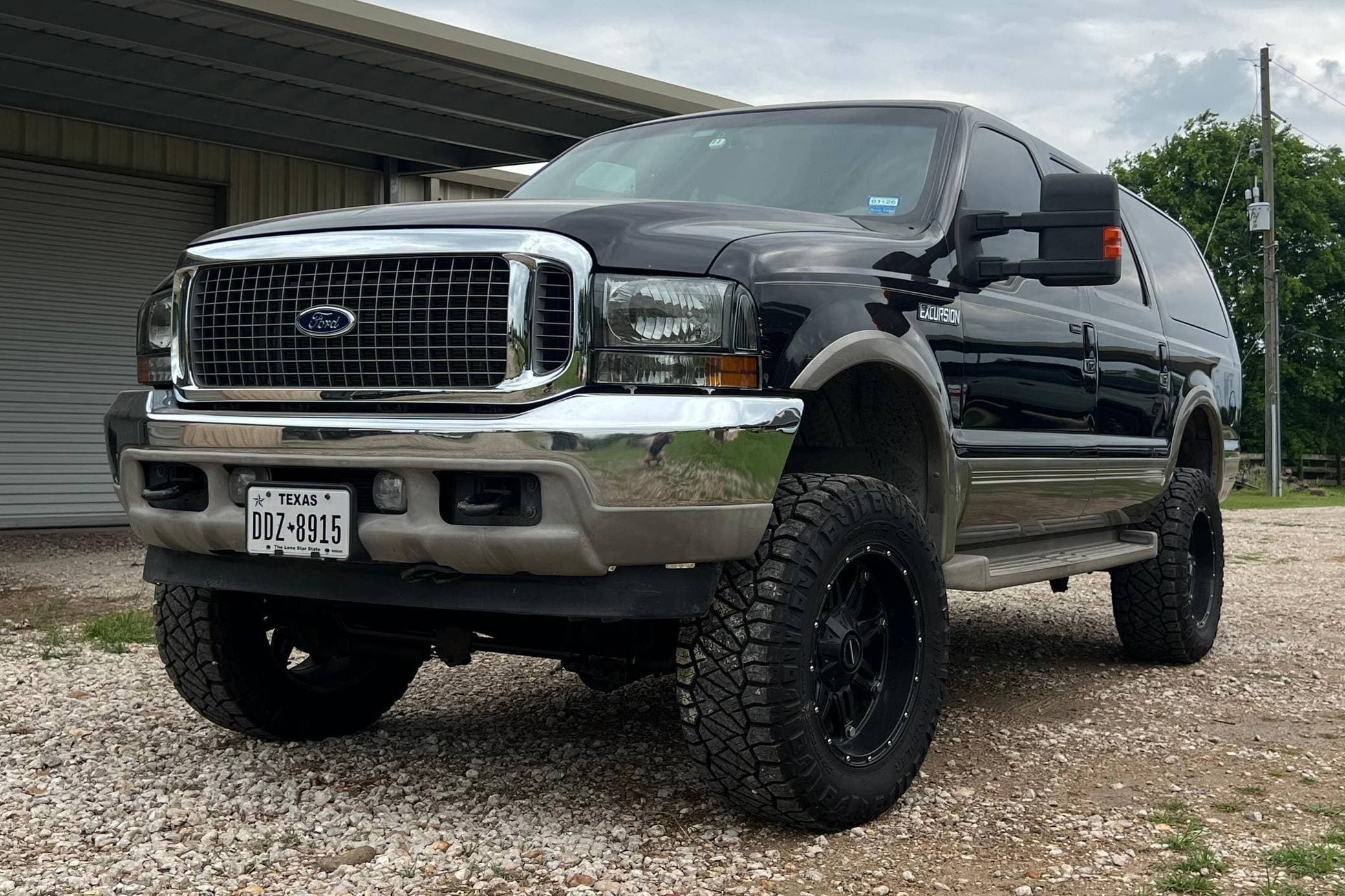 2001 Ford Excursion sold for $14,100