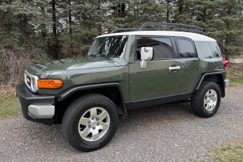 2010 Toyota FJ Cruiser sold for $28,000