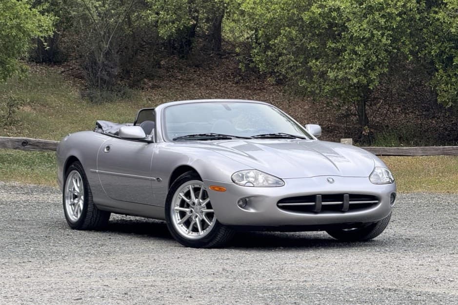 2000 Jaguar XK8 sold for $8,666