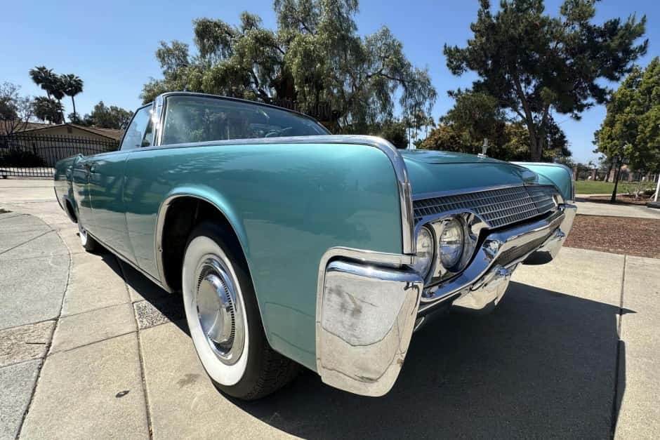 1961 Lincoln Continental (1961-1969) sold for $40,100