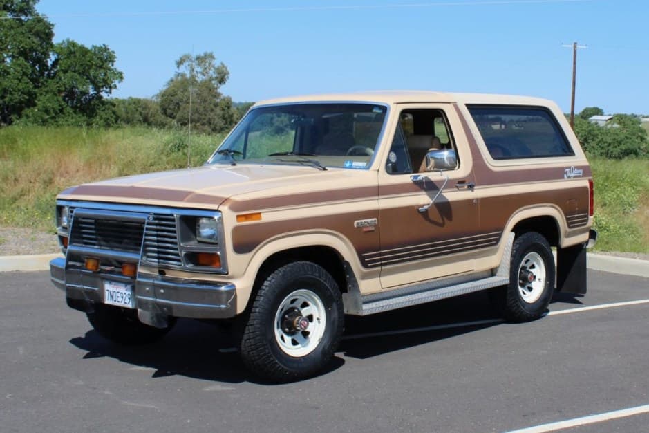 1986 Ford Bronco 3rd Generation 1980-1986 sold for $15,500