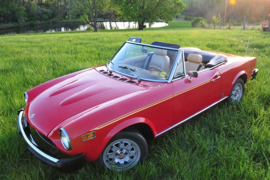 1978 Fiat 124 Spider (1966-1985) sold for $6,500