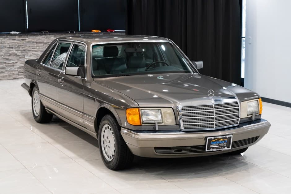 1991 Mercedes-Benz W126 S-Class sold for $11,500