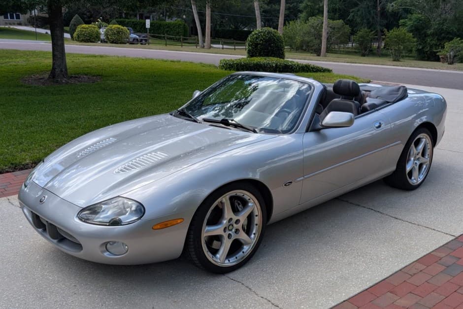 2001 Jaguar XKR sold for $10,000