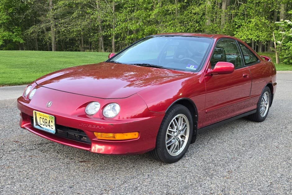 1999 Acura Integra sold for $12,250