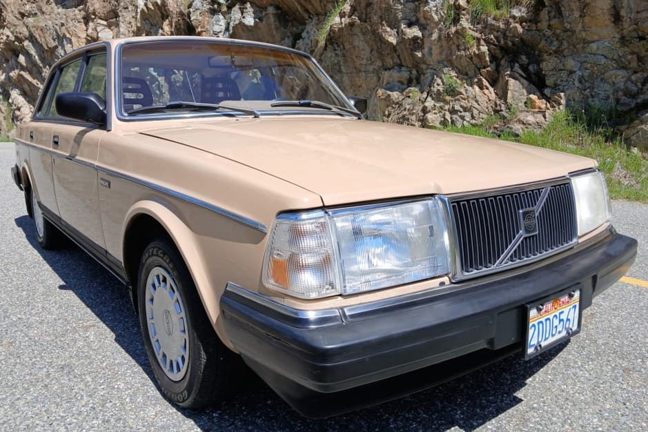 1986 Volvo 240 sold for $7,351