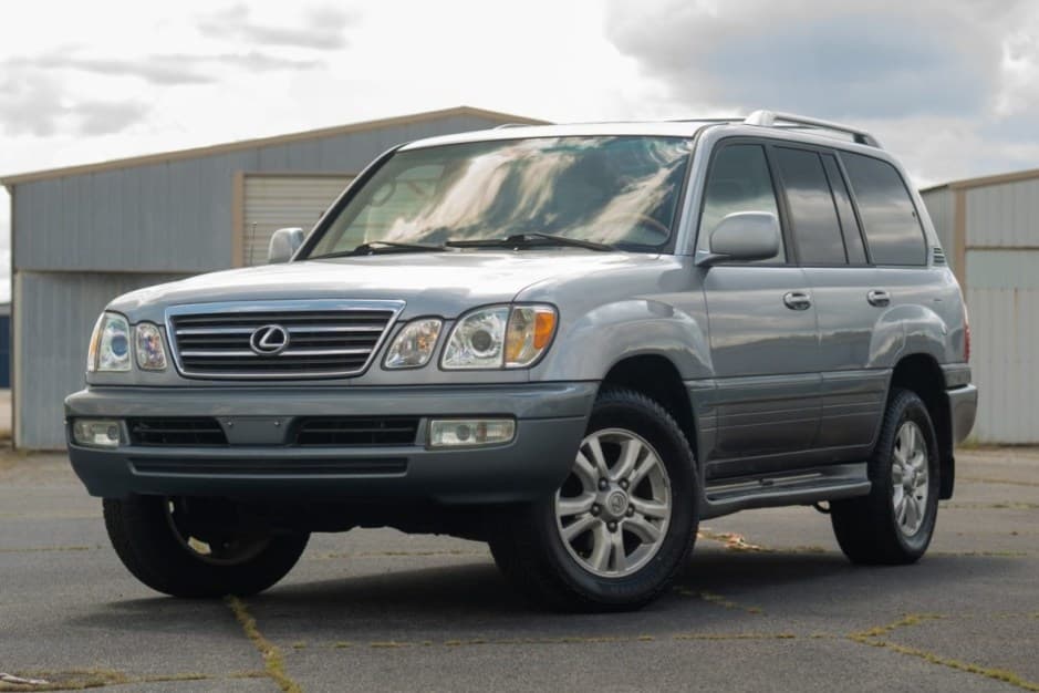2004 Lexus LX470 sold for $26,750