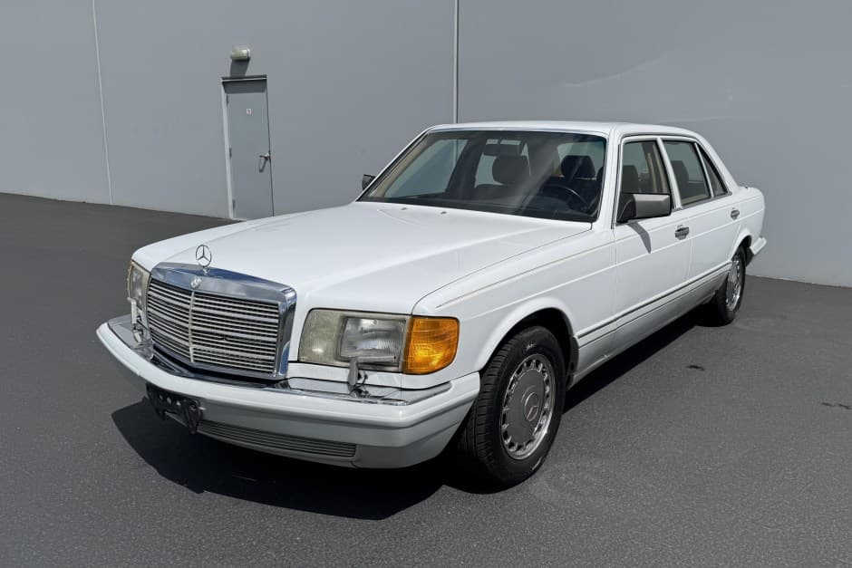 1990 Mercedes-Benz W126 S-Class sold for $5,300