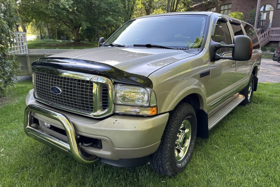 2004 Ford Excursion sold for $17,500