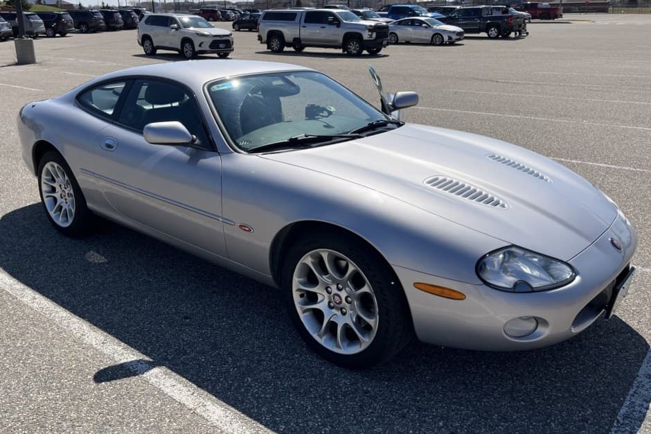 2001 Jaguar XKR sold for $10,550