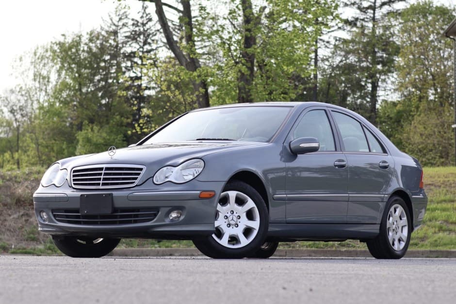 2005 Mercedes-Benz W203 C-Class sold for $8,900