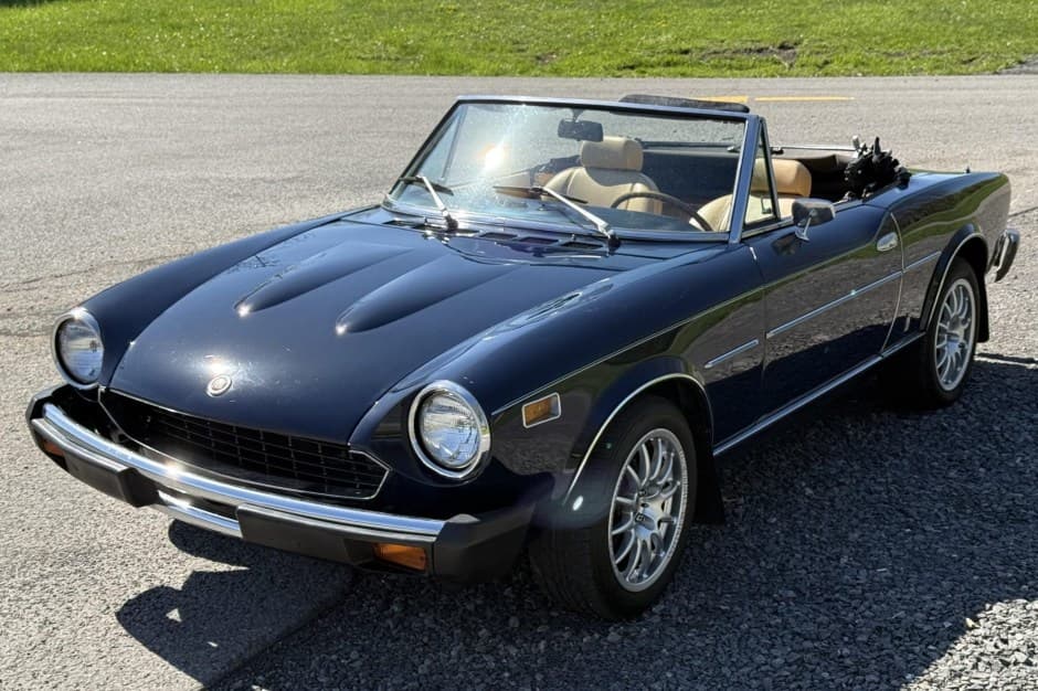 1978 Fiat 124 Spider (1966-1985) sold for $5,500