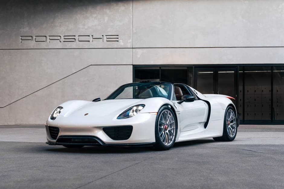 2015 Porsche 918 Spyder sold for $2,900,000