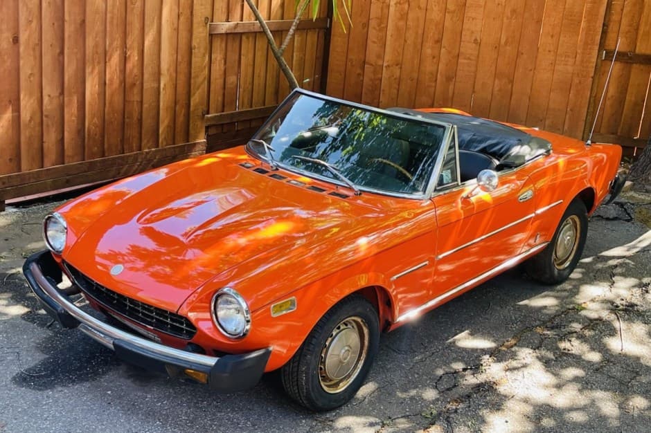 1978 Fiat 124 Spider (1966-1985) sold for $1,800