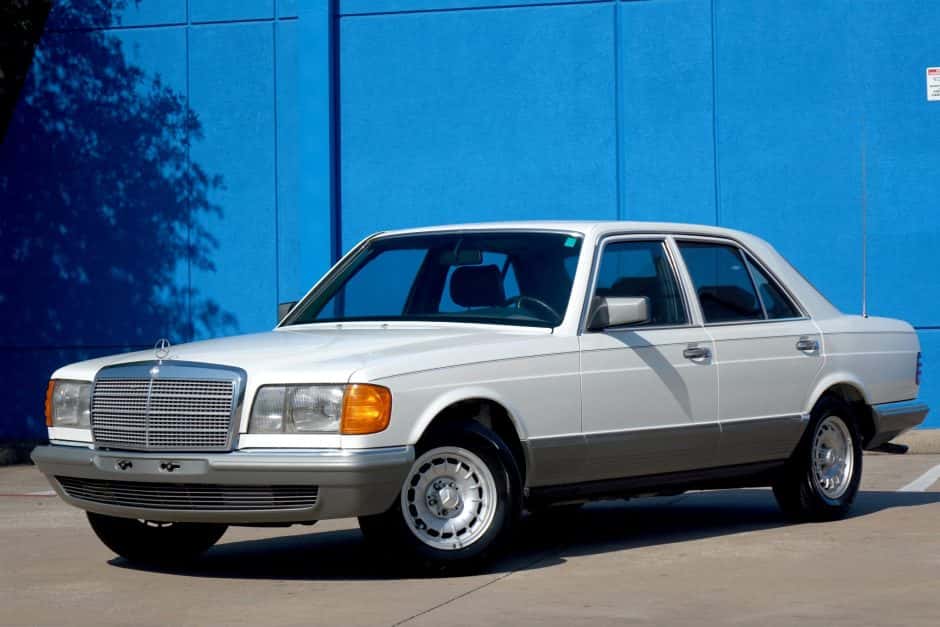 1985 Mercedes-Benz W126 S-Class sold for $9,100