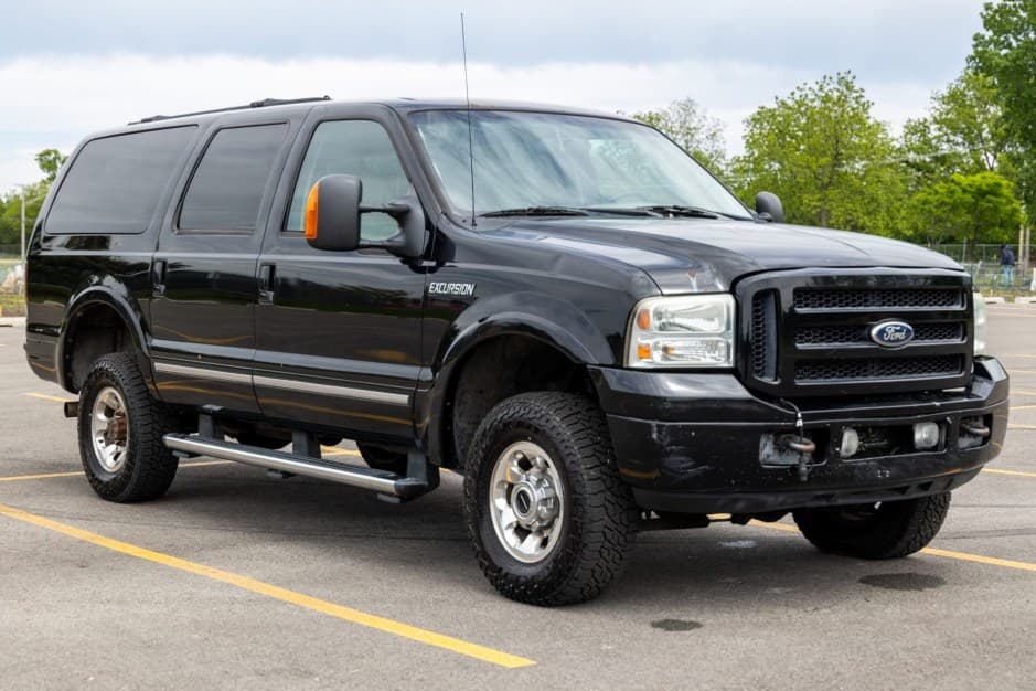 2005 Ford Excursion sold for $12,000