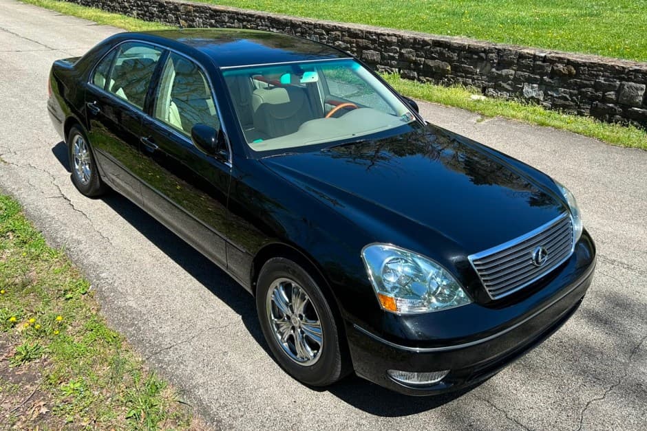 2001 Lexus LS Sedan sold for $10,000