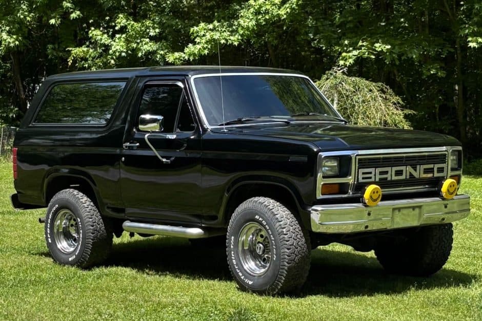 1986 Ford Bronco 3rd Generation 1980-1986 sold for $17,150
