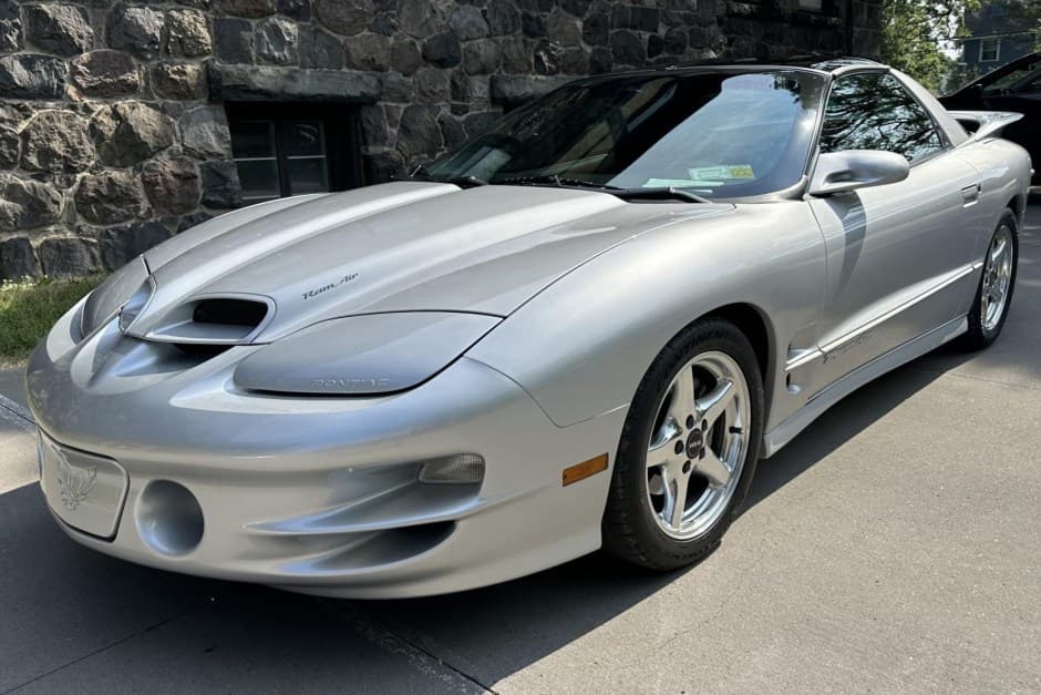 2000 Pontiac Firebird (1993-2002) sold for $32,250