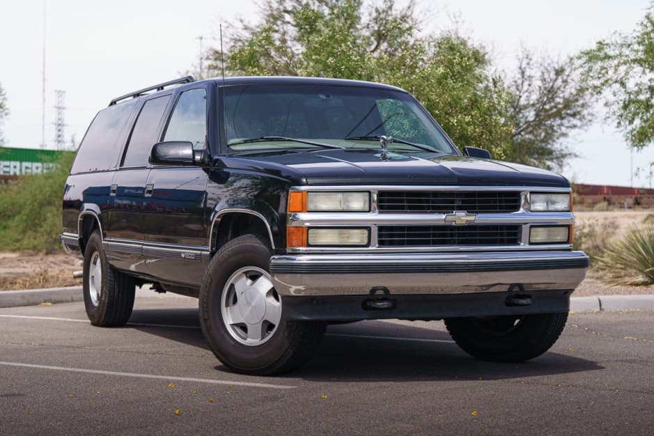 1999 Chevrolet Suburban (GMT400 1992-1999) sold for $7,600
