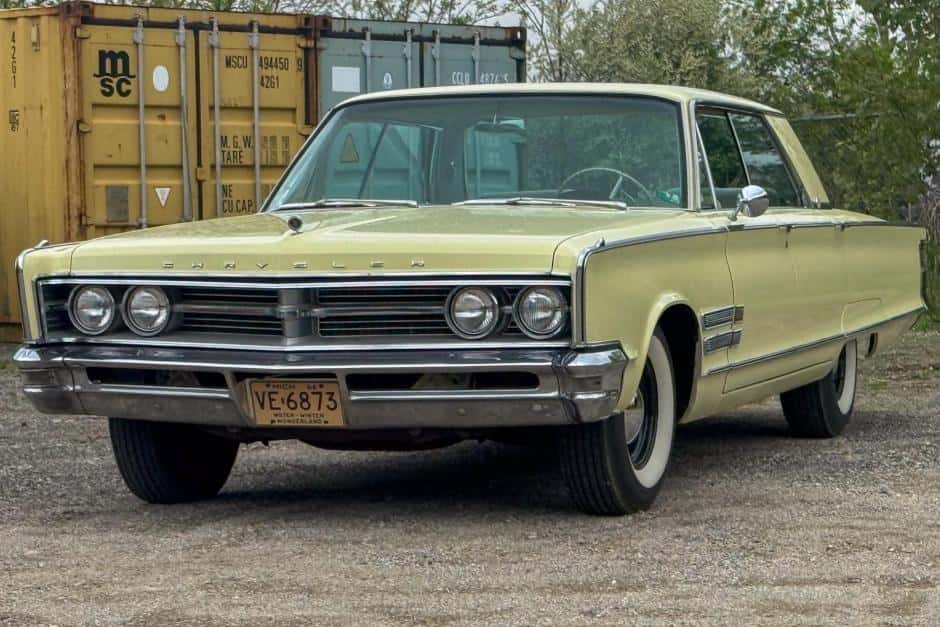1966 Chrysler 300 Non-Letter Series (1962-1972) sold for $6,600