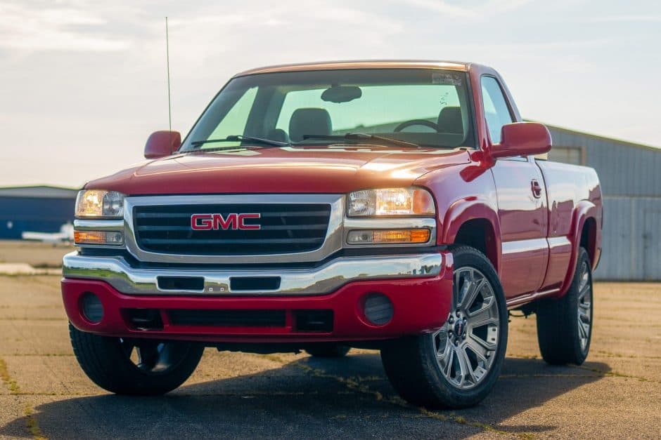 2003 GMC Sierra (GMT800 1999-2007) sold for $14,500