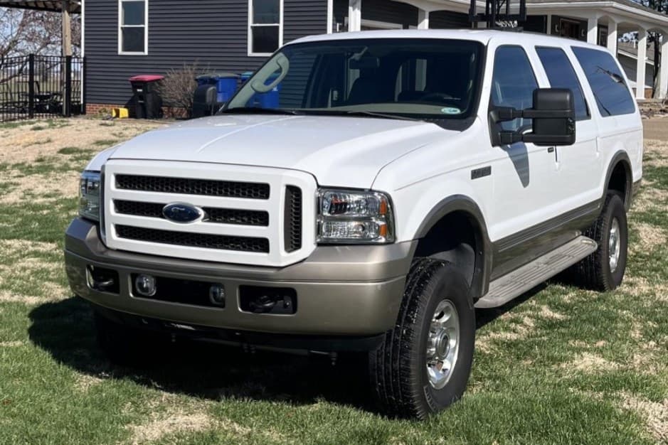 2005 Ford Excursion sold for $13,600