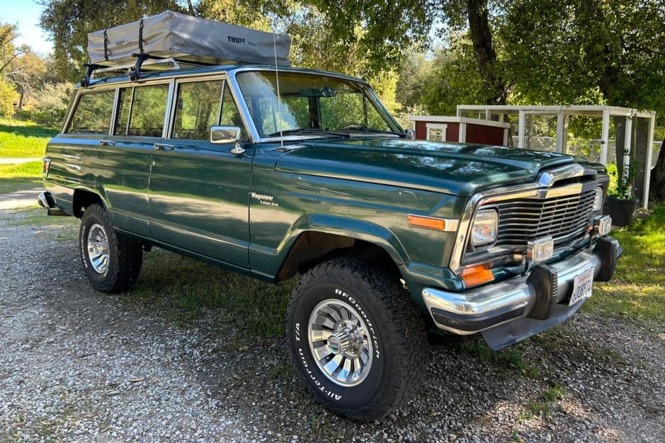 1982 Jeep SJ Wagoneer sold for $13,000
