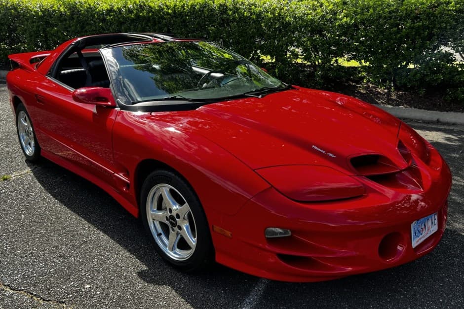 2000 Pontiac Firebird (1993-2002) sold for $20,250