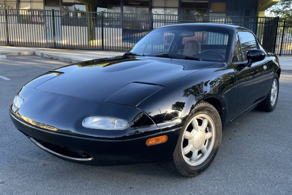 1993 Mazda NA MX-5 Miata sold for $8,100