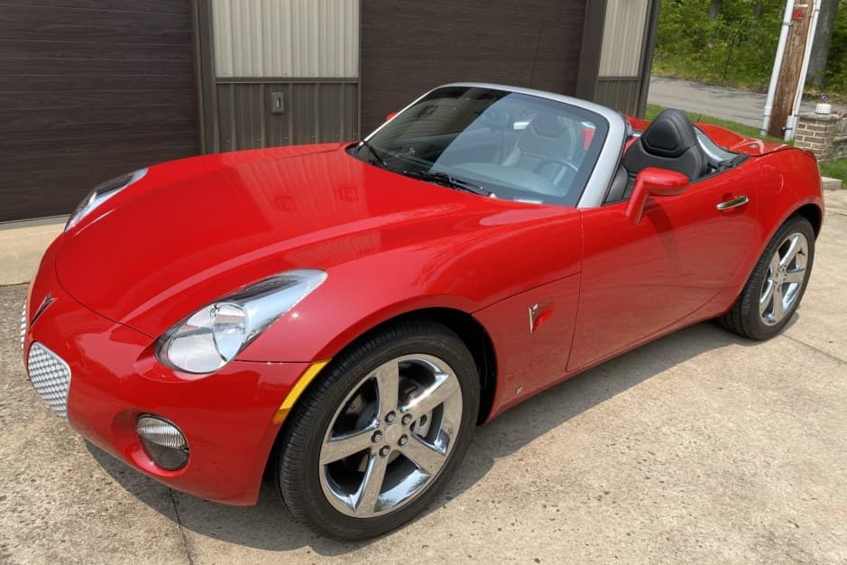 2007 Pontiac Solstice sold for $16,750