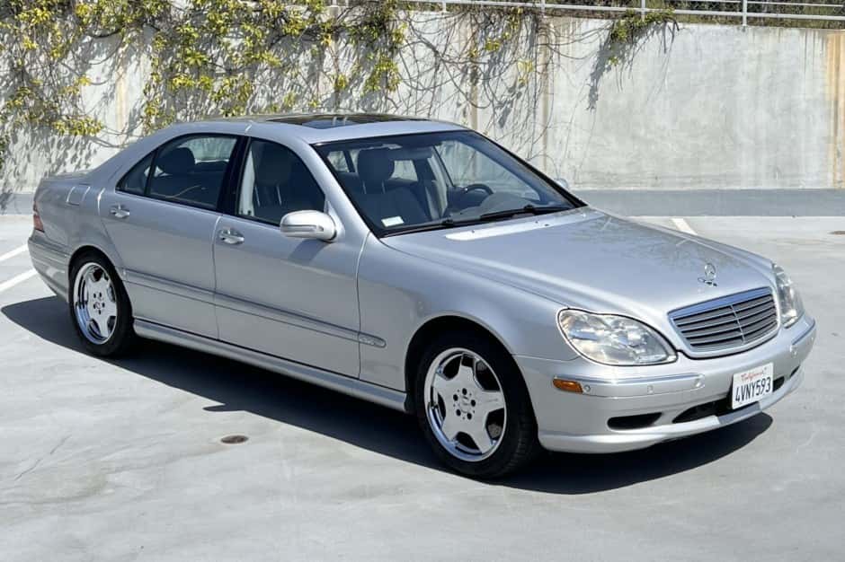 2002 Mercedes-Benz W220 S-Class sold for $14,850