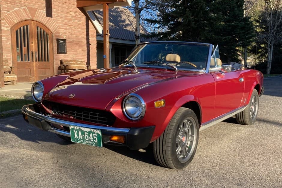 1978 Fiat 124 Spider (1966-1985) sold for $5,500