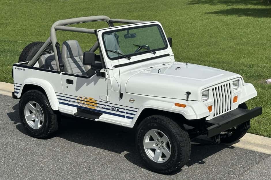1990 Jeep Wrangler YJ (1987-1995) sold for $17,750