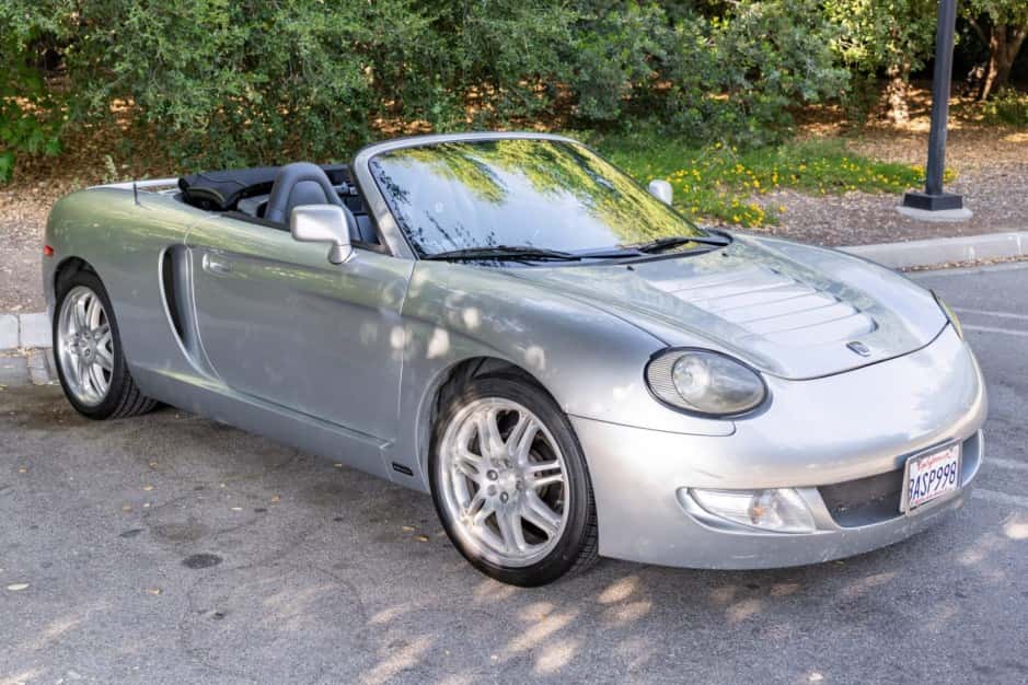 2001 Toyota W30 MR2 sold for $4,444