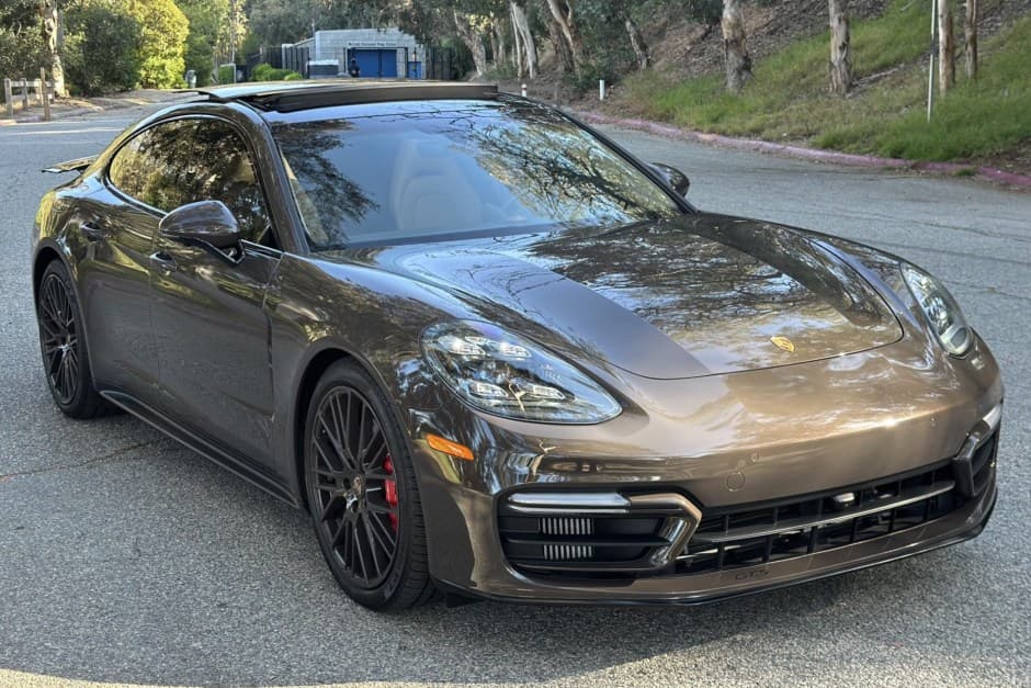 2021 Porsche Panamera sold for $84,500