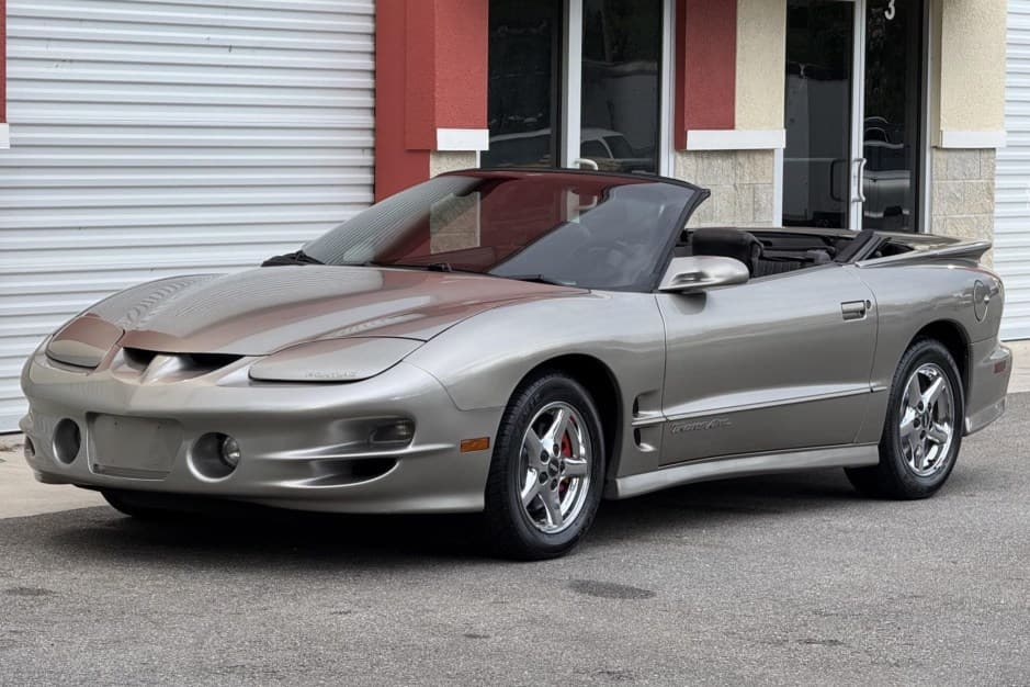 2002 Pontiac Firebird (1993-2002) sold for $13,500