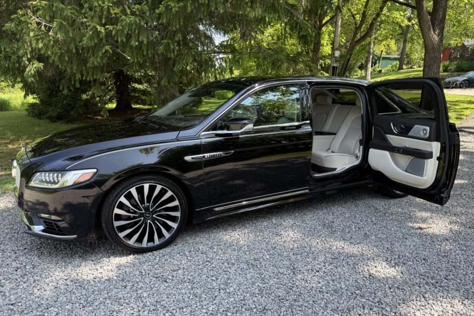 2019 Lincoln Continental (2017-2020) sold for $66,500