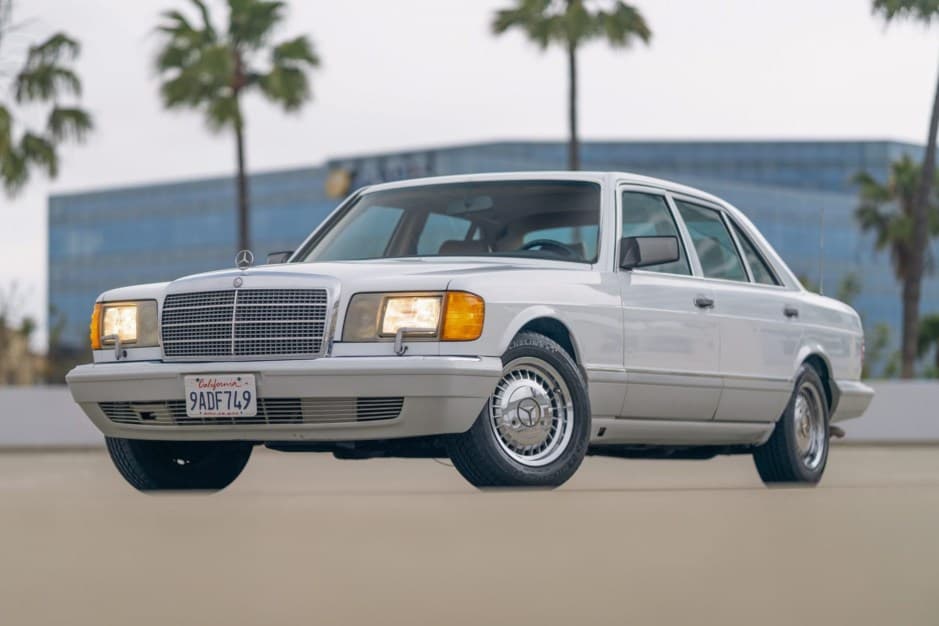 1990 Mercedes-Benz W126 S-Class sold for $5,750