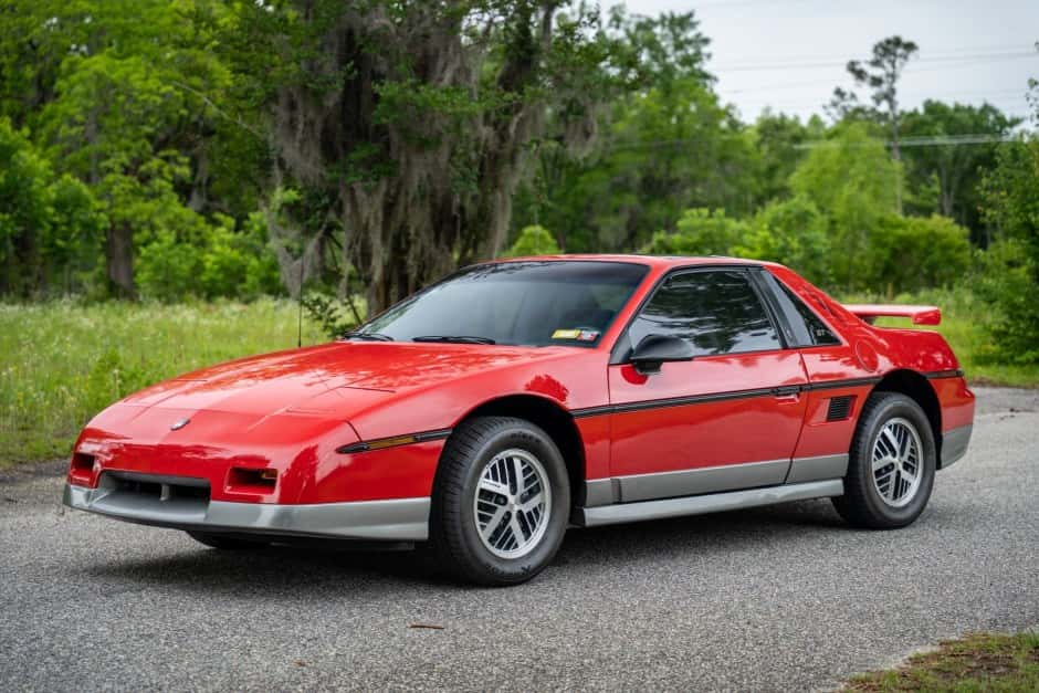 1985 Pontiac Fiero sold for $14,300
