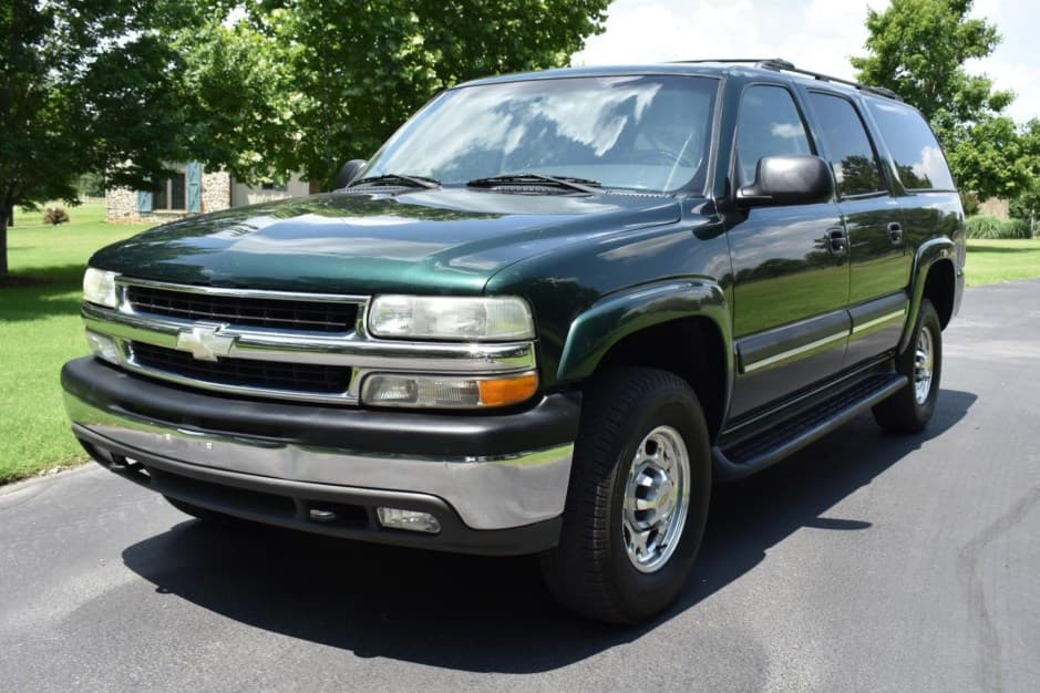 2003 Chevrolet Suburban (GMT800 2000-2006) sold for $17,000